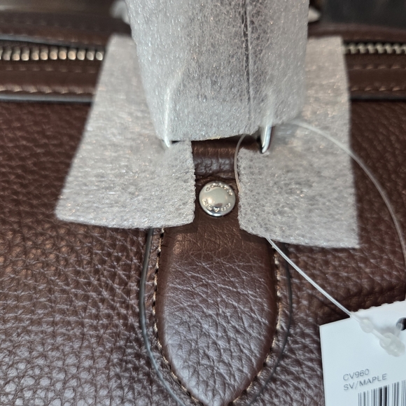 NWT Coach Bundle of Signature Silk Skinny Scarf and Large Pebbled Leather Coach - Picture 5 of 9
